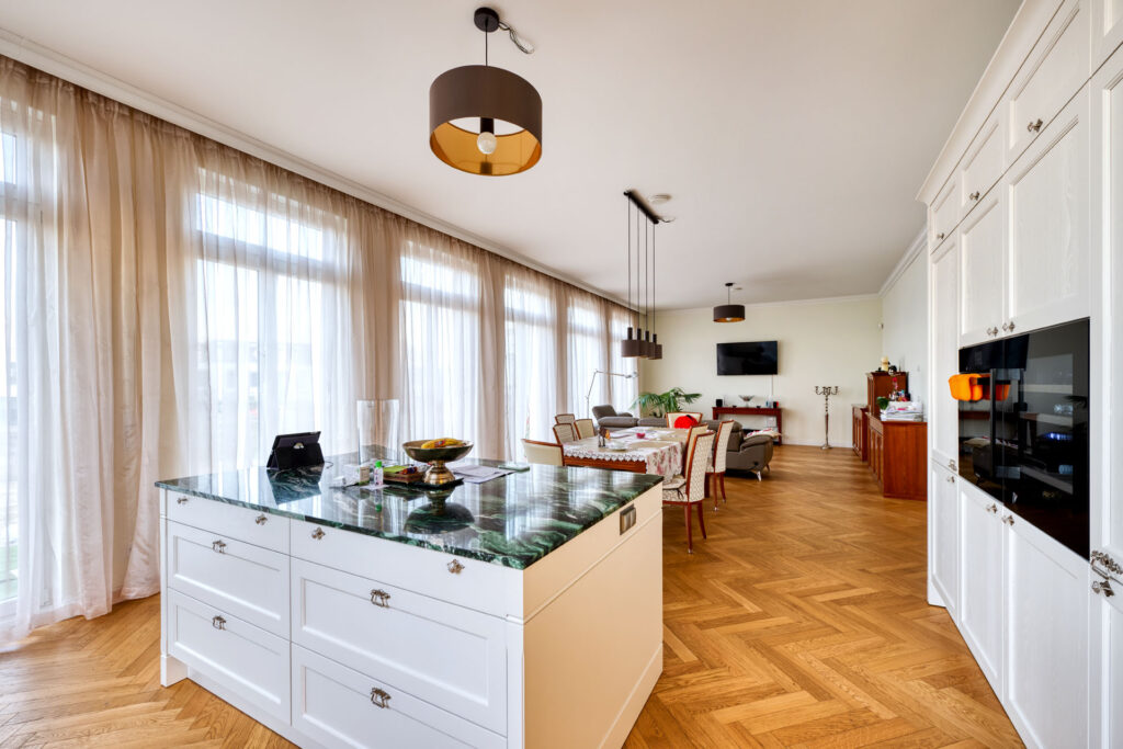 best-place-immobilien-potsdam-villa-emmy-Wohnzimmer-Küche-1.jpg